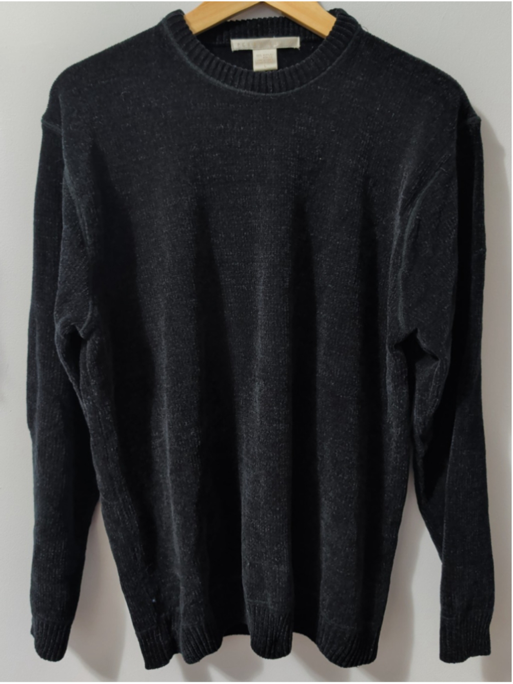 Perry Ellis Men's Soft Plush Velvet Feel Long Sleeve Black Pullover Sweater L